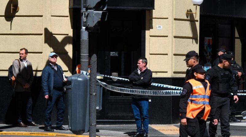 Arrestan a un ciudadano iraquí cerca de la Embajada de Israel por ingresar a Argentina con documentación falsa