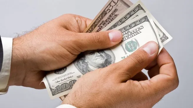 Descenso abrupto del dólar blue: las causas detrás de su baja y lo que se espera