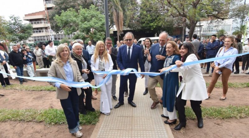 Corrientes: Tassano inauguró mejoras integrales y puesta en valor de la plazoleta Piragine Niveyro