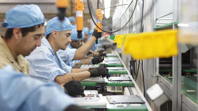 La industria cayó por tercer mes consecutivo: se contrajo 3,1% en agosto
