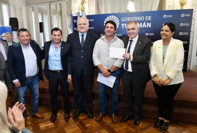 Otorgan más de  millones en microcréditos y equipamientos a emprendedores tucumanos