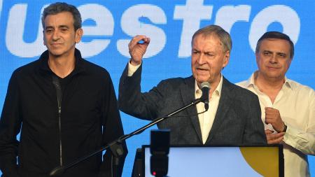 Schiaretti y Randazzo reciben calificaciones de “vergonzante” por su respaldo a Javier Milei