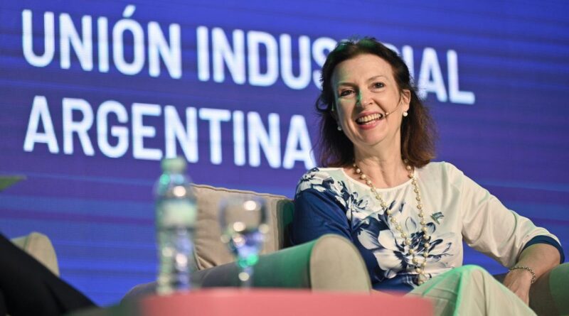 Mondino afirmó la posibilidad de gobernar por decreto y aseguró que Argentina no se unirá a los BRICS