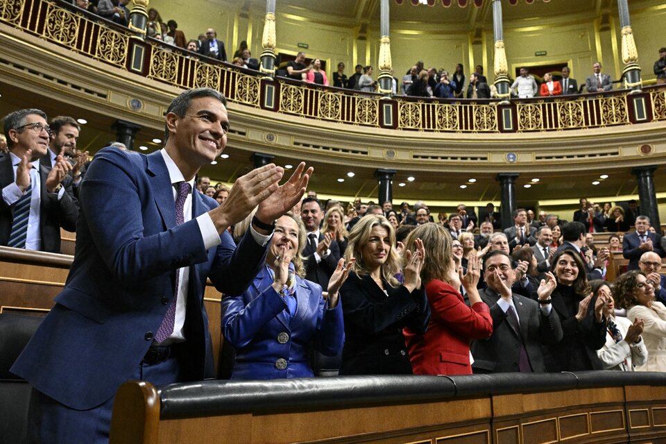 España: tras conseguir su investidura Pedro Sánchez se enfrenta a un mandato lleno de obstáculos