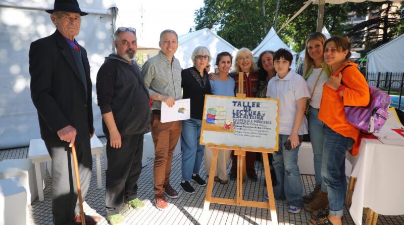 Fernando Gray en la 14ª edición de la Feria del Libro de Autores Echeverrianos
