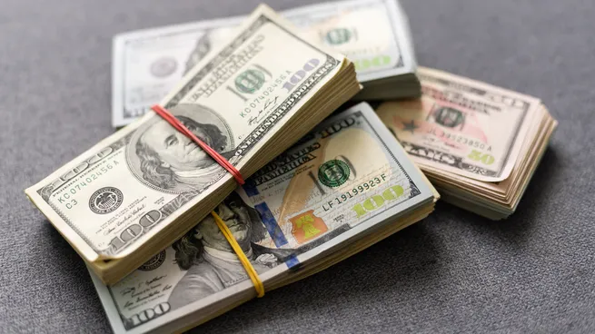 El Gobierno volvió a subir el dólar oficial y mantuvo el crawling peg