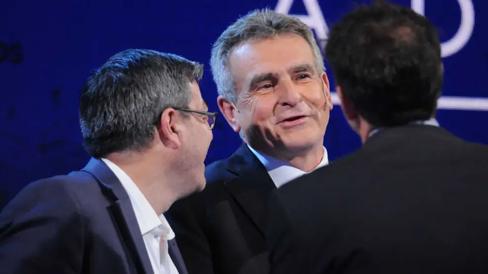 “Sangre de acero”, la reacción de UxP al debate de Agustín Rossi y sus frases más picantes: “Violenta” y “carancheo” “Sangre de acero”, la reacción de UxP al debate de Agustín Rossi y sus frases más picantes: “Violenta” y “carancheo”