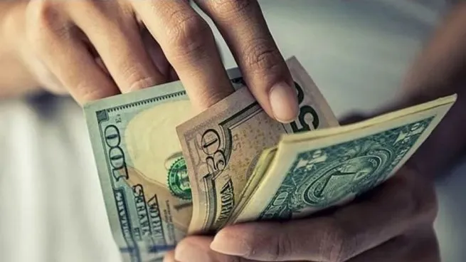Dólar CCL se hundió más de , tocó mínimos desde septiembre y cerró debajo del MEP