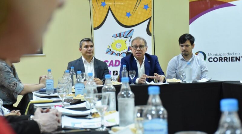 Tassano presidió un encuentro de egresados de la Academia IT con empresarios y cámaras comerciales