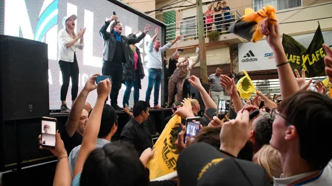 Javier Milei se expresa en Ezeiza: “El domingo les podemos ganar”