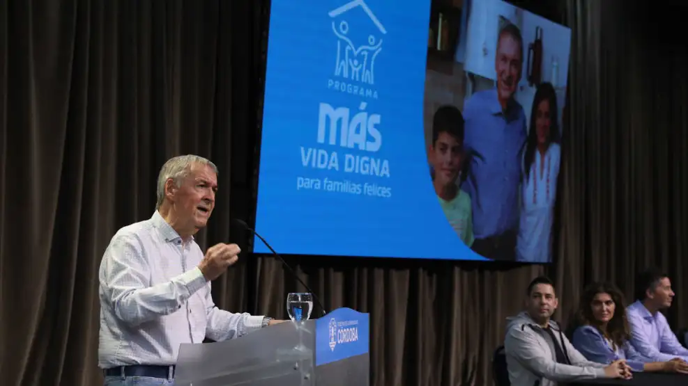 Schiaretti criticó el “desastre económico” del “gobierno kirchnerista de Sergio Massa” Schiaretti criticó el “desastre económico” del “gobierno kirchnerista de Sergio Massa”