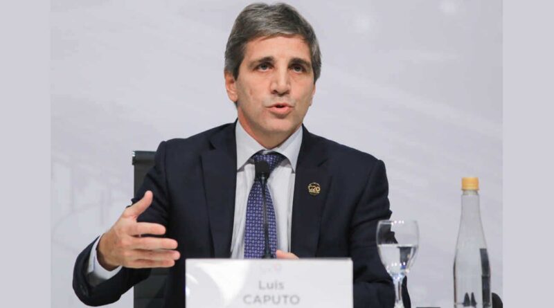 Luis Caputo mantuvo un encuentro con banqueros para abordar el asunto de las Leliq