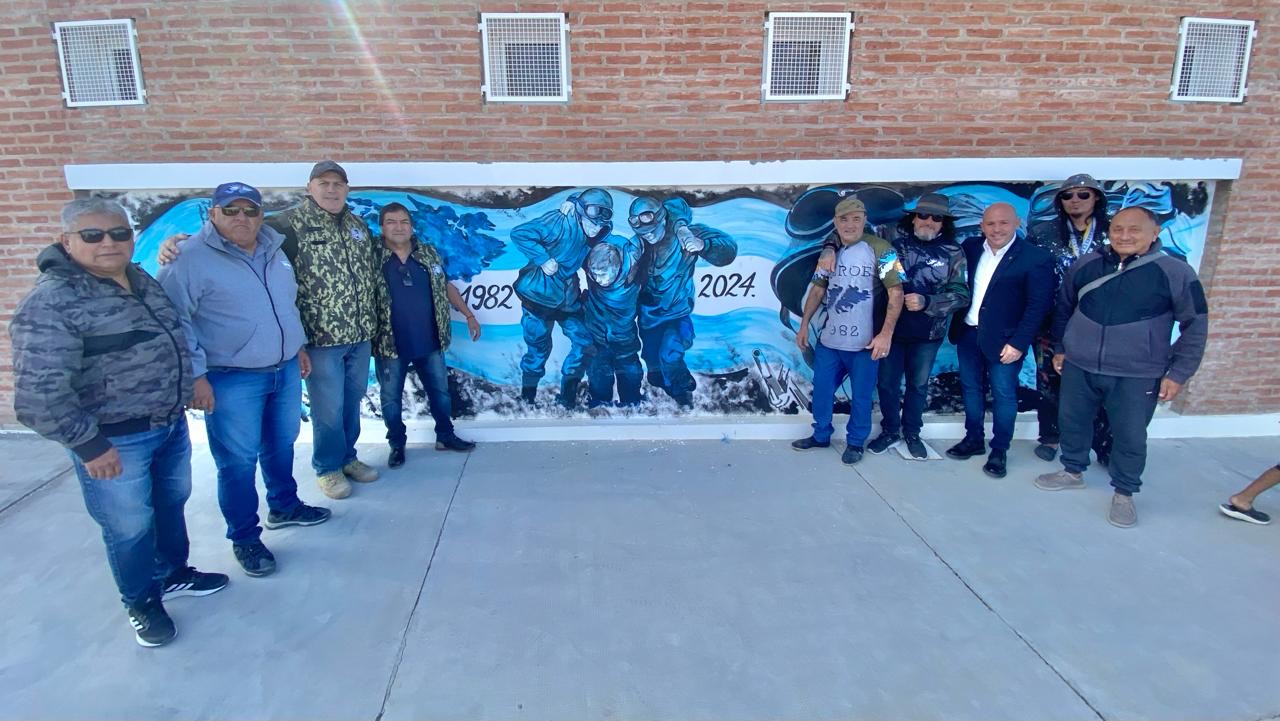 Sastre inauguró un nuevo mural en homenaje a los veteranos de guerra de Malvinas