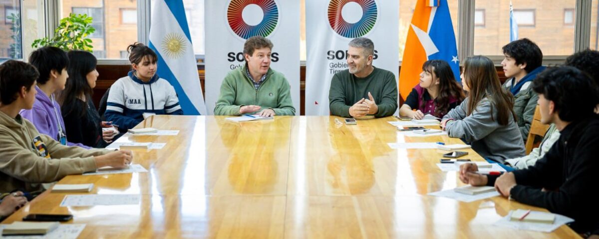 Melella convocó a estudiantes a ser parte de la transformación educativa en la provincia
