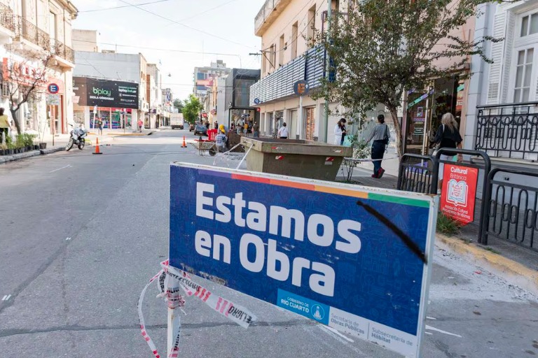 Centro comercial: avanza a buen ritmo la intervención de calle Sobremonte en Río Cuarto