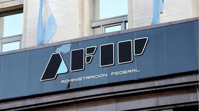 La recaudación fiscal de marzo alcanzó los ,7 billones, con una caída real del 16%