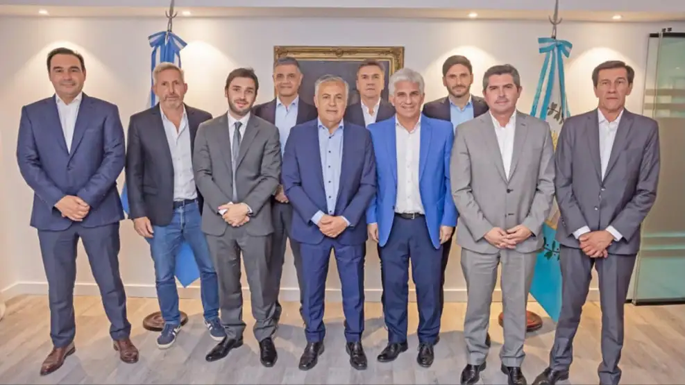 Gobernadores de JxC se reúnen con el Gobierno en plena negociación por la Ley Bases