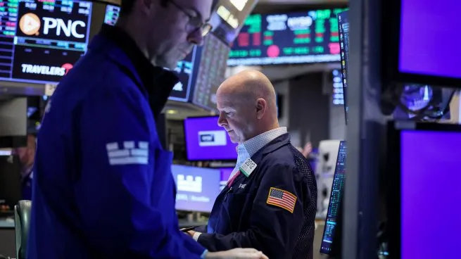 Wall Street: derraparon acciones tras caída de Meta y retraso del recorte en tasas de interés