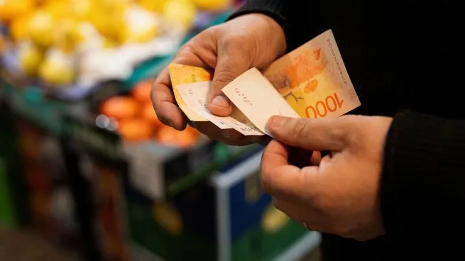 Consumo en crisis: ventas en supermercados y mayoristas cayeron hasta 13,3% en mayo