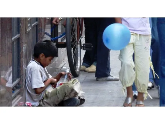 Alarmante dato de la UCA: el 63% de los niños y adolescentes son pobres en la Argentina