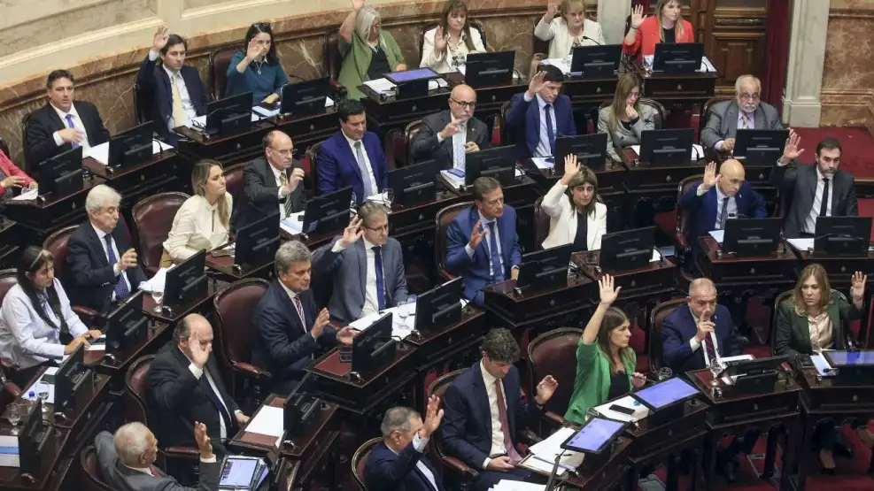 Los senadores aceptaron un aumento de sueldo del 6,5% y Milei los repudió: “Una traición al pueblo argentino”