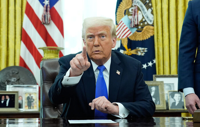 Trump amenaza a Putin con aranceles al petróleo si no avanza con el fin de la guerra