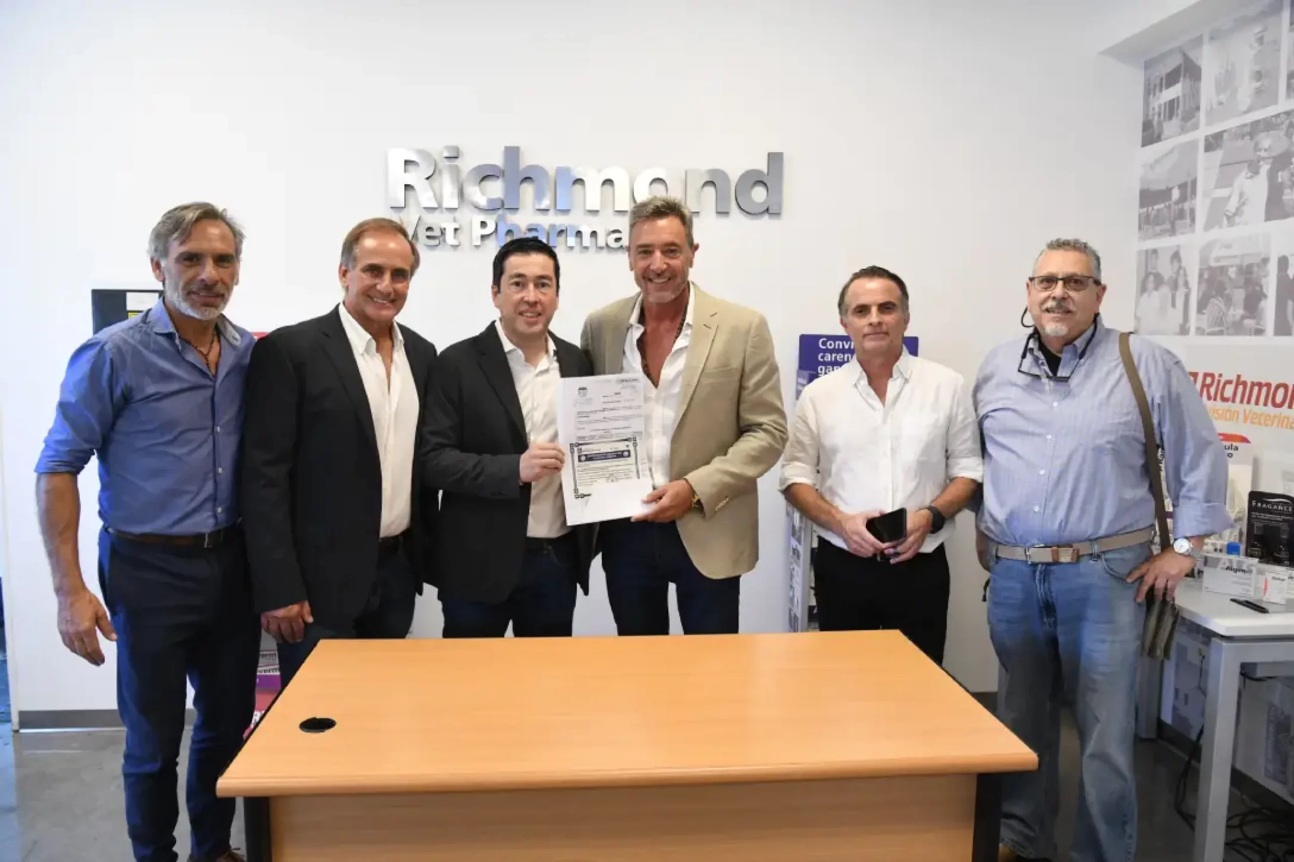 Nardini entregó la habilitación definitiva a la empresa Richmond Vet Pharma