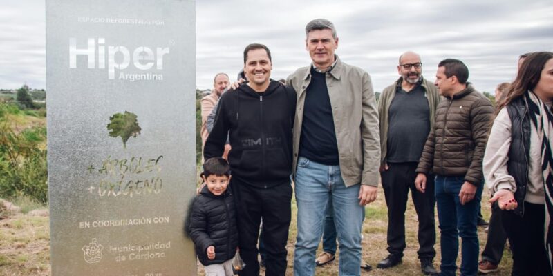 Passerini participó de una jornada de forestación de 250 árboles autóctonos en barrio Villa Inés