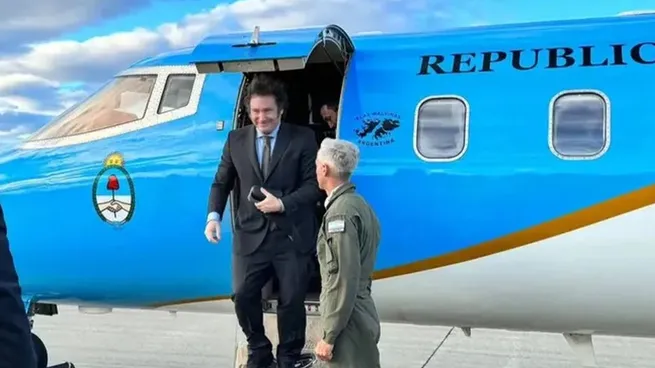 Javier Milei ya está en EEUU y espera reunirse con Donald Trump
