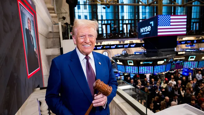 Respiro en los mercados: acciones y dólar rebotan tras las señales de Donald Trump sobre la Fed y China