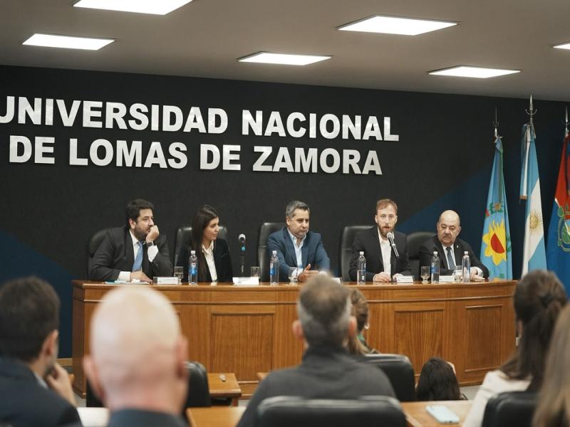 Se firmó la posesión legal de las tierras de la Universidad Nacional de Lomas de Zamora