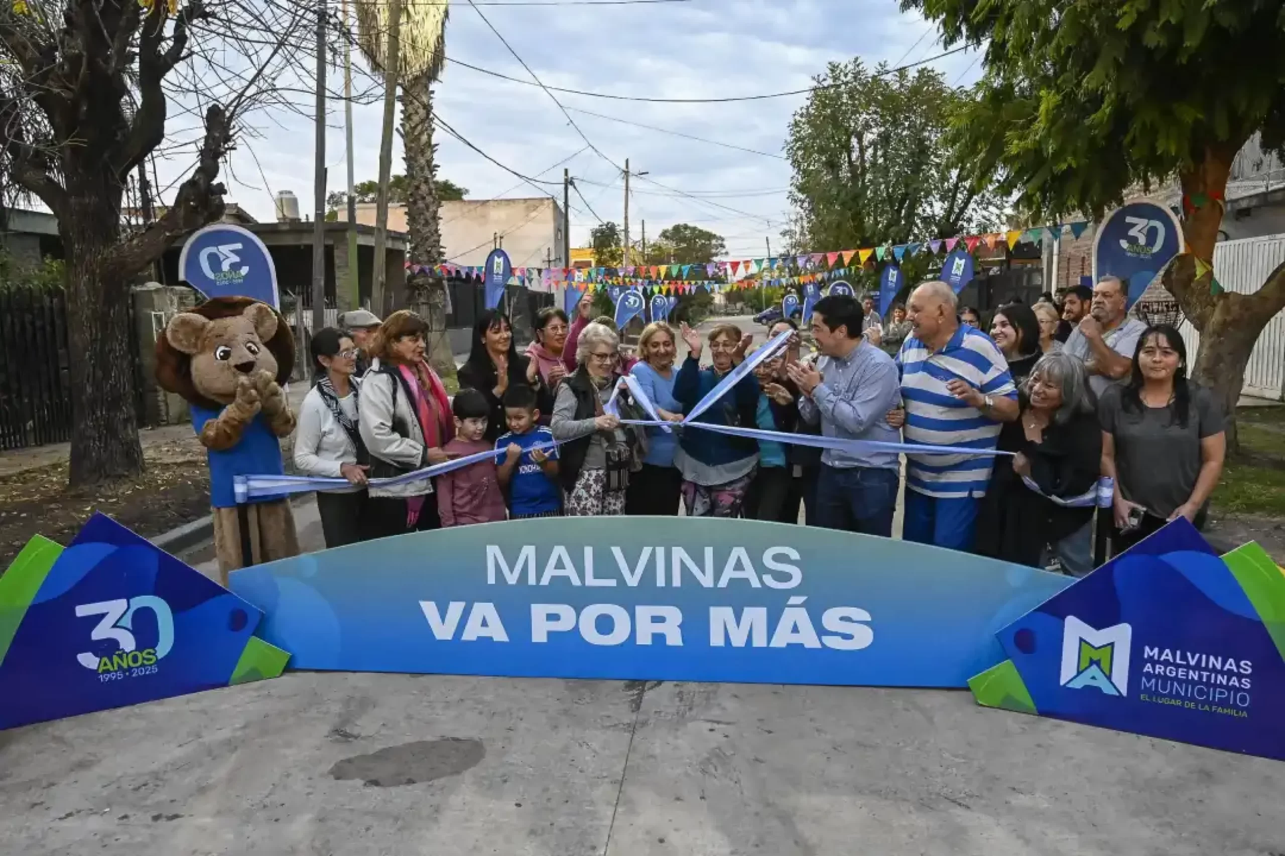 Leo Nardini inauguro obras de pavimento en Malvinas Argentinas