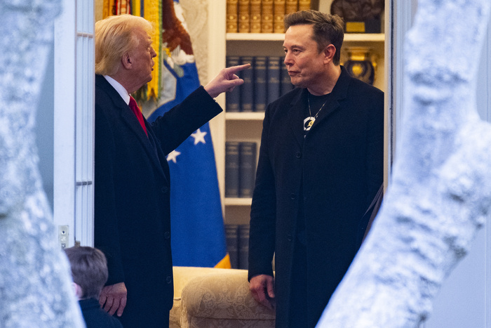Donald Trump amenaza con eliminar subsidios a la empresa de autos eléctricos de Elon Musk Donald Trump amenaza con eliminar subsidios a la empresa de autos eléctricos de Elon Musk