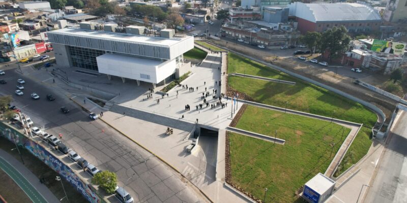 Passerini inauguró el nuevo espacio verde del Concejo Deliberante: la Plaza de la Palabra