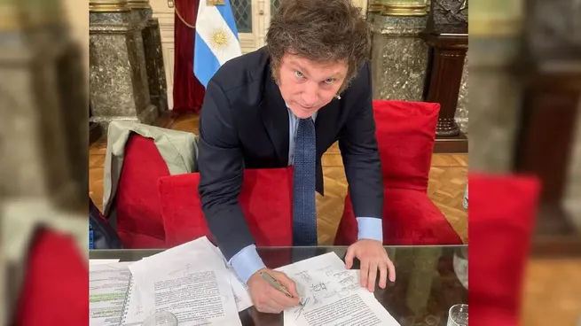Javier Milei vetó el aumento de jubilaciones y la emergencia en discapacidad Javier Milei vetó el aumento de jubilaciones y la emergencia en discapacidad