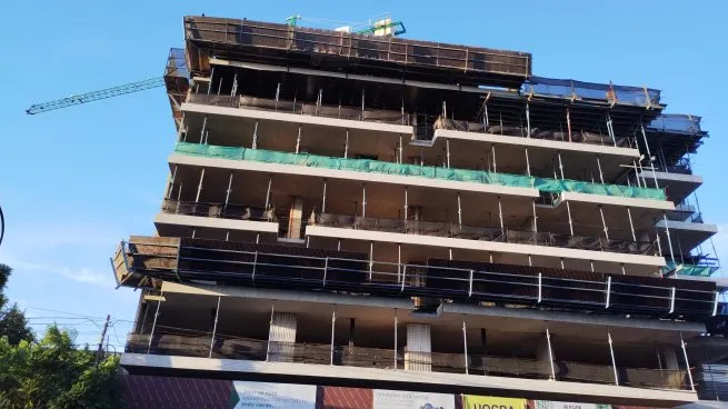 La construcción se contrajo casi 2% mensual en julio ante la fuerte volatilidad del dólar y de las tasas