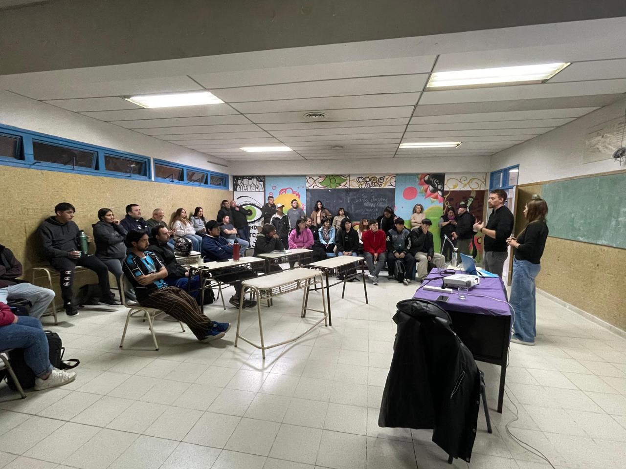 Madryn Ciudad Universitaria se acerca a las escuelas de jovenes y adultos