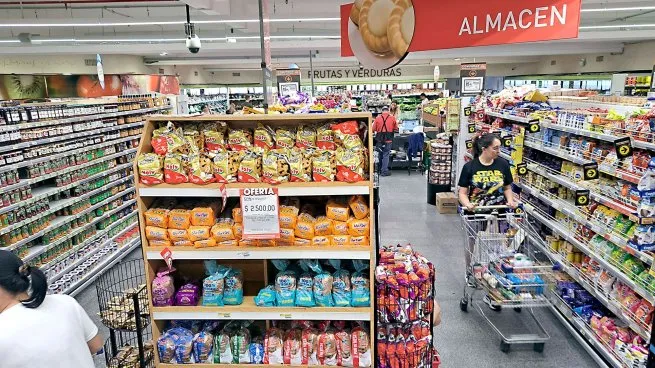 El consumo se hundió en julio: supermercados registraron la mayor caída mensual en más de un año