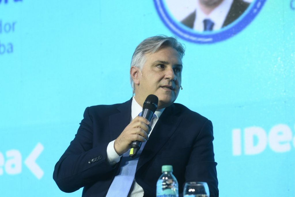 Llaryora llamó a construir un modelo productivo federal en el 61° Coloquio IDEA