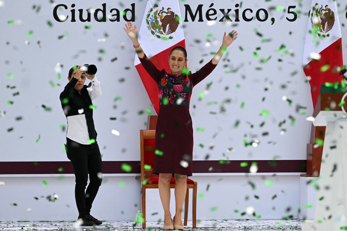 Sheinbaum celebró su primer año de gobierno ante una multitud en el Zócalo