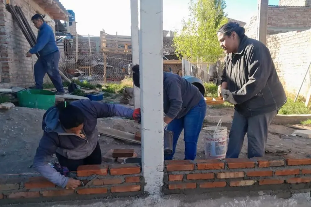 Neuquén: Más mujeres se forman en oficios de la construcción en el CFP N° 30 de Zapala