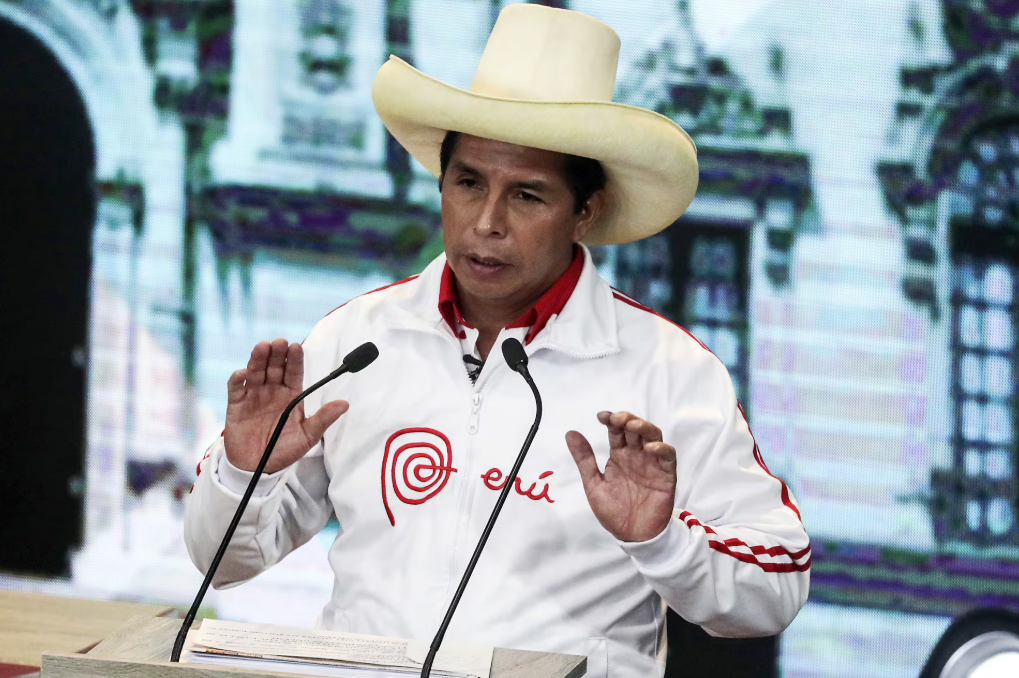 Castillo apunta contra el Congreso y Boluarte por su destitución y anuncia candidatura al Senado en 2026