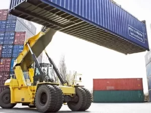 El superávit comercial se redujo en octubre y marcó su nivel más bajo desde mayo