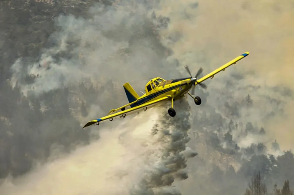 Neuquén alquilará cuatro aeronaves para fortalecer el combate de incendios forestales