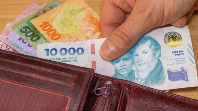 El Gobierno fija por decreto el salario mínimo hasta agosto de 2026 y redefine el seguro de desempleo