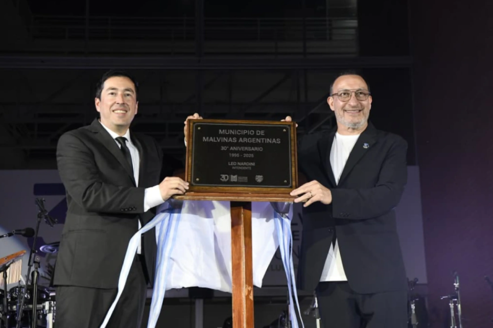 Malvinas Argentinas celebró 30 años de historia con un acto multitudinario encabezado por Leo Nardini