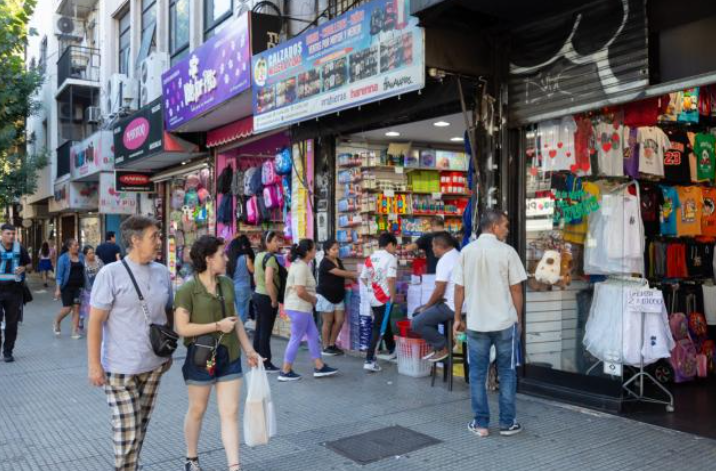 La Ciudad refuerza los operativos para evitar la venta ilegal en Once y Flores durante diciembre