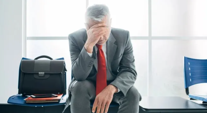 El empleo formal vuelve a caer y el sector privado concentra la pérdida de puestos de trabajo