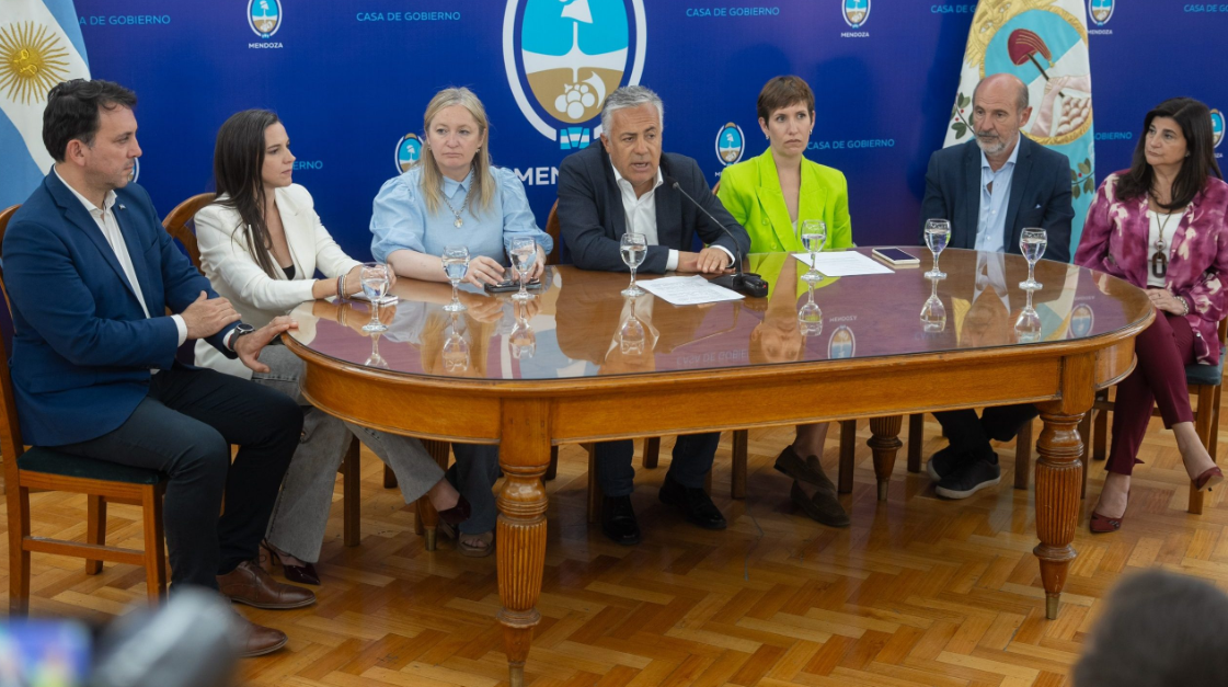 Cornejo impulsa una capacitación integral para fortalecer el control estatal ante el crecimiento económico