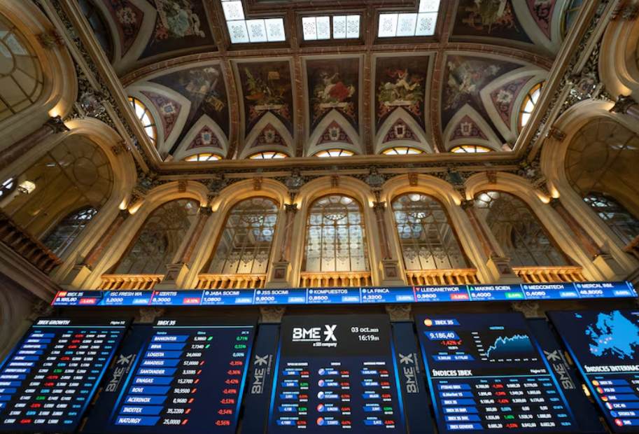 La banca impulsa al Ibex 35 y lo deja a un paso de los 17.700 puntos